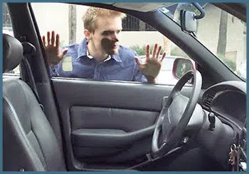 Safe Key Shop Pittsburgh, PA 412-409-9036 - 19-locked-keys-in-car